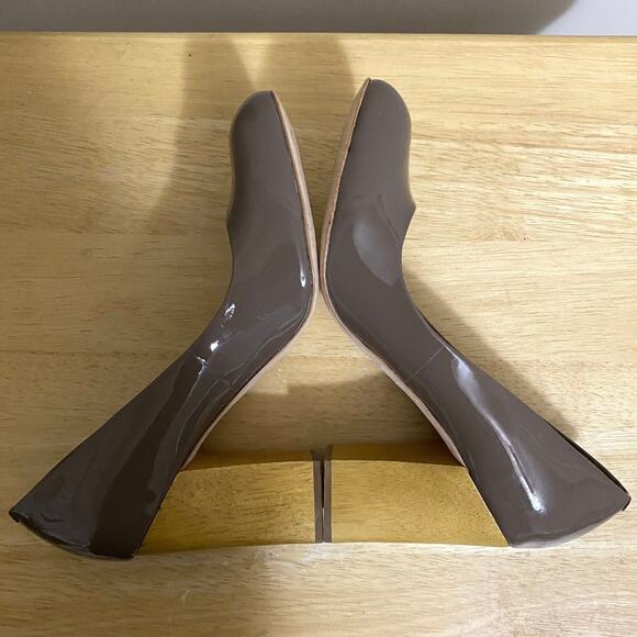 Corso Como Taupe Shoes Size 9M Patent Leather 3.5” Wooden Block Heel Pumps - Picture 2 of 12